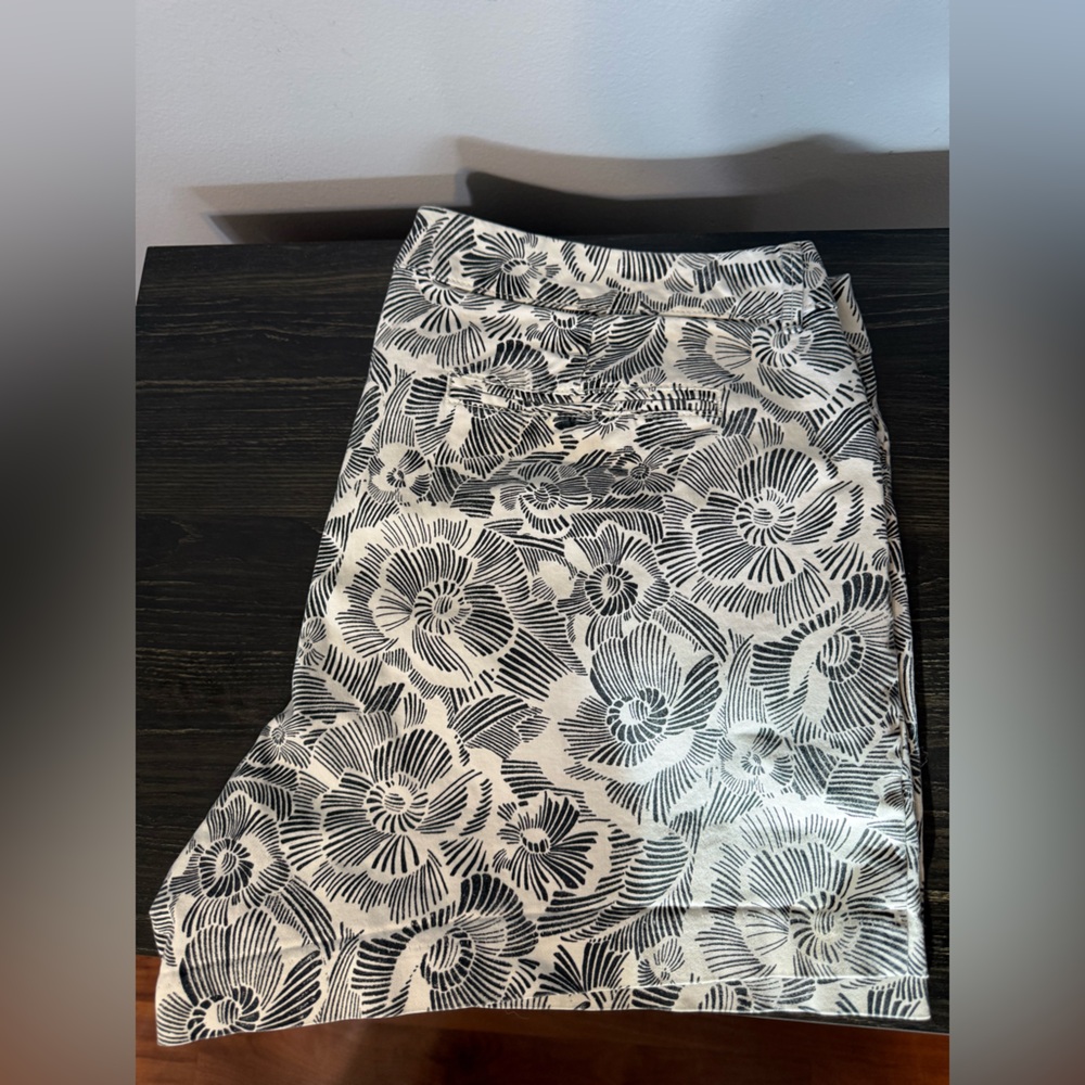 Old Navy Women's Floral Shorts - Black and White